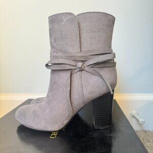 Christian Siriano Valencia Booties, Grey, Size 6.5